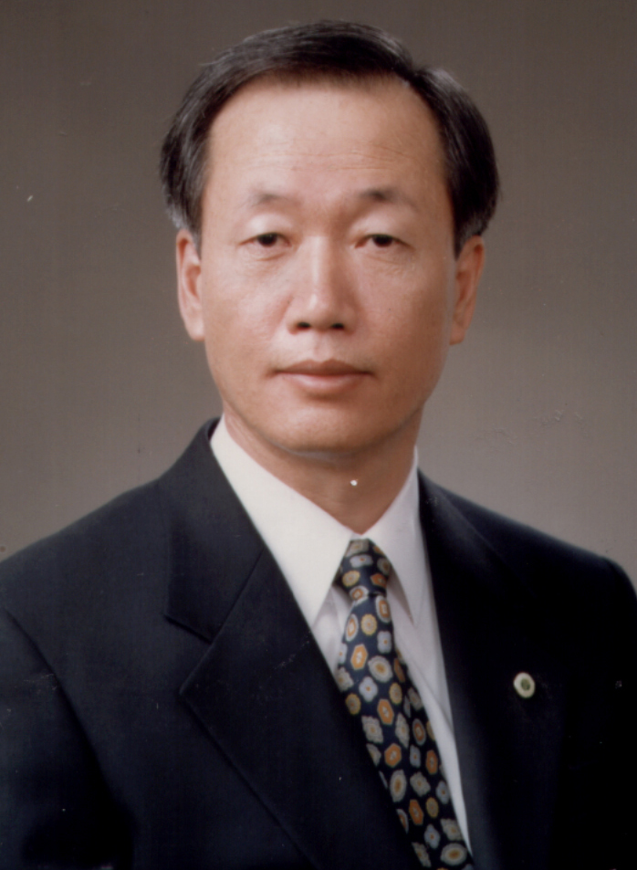 엄홍우                                            