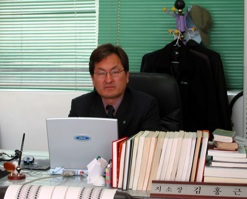 김홍근                                            